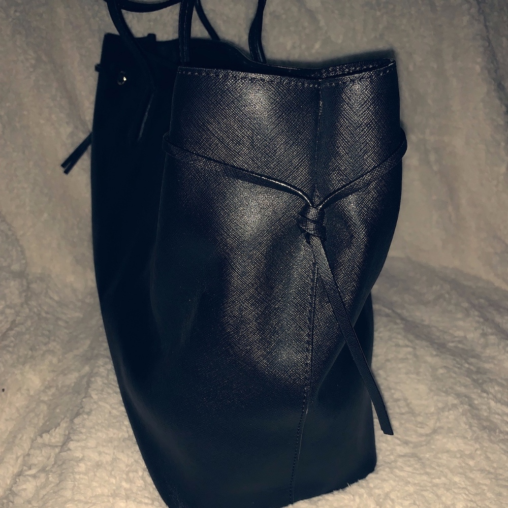 Kate Spade Tote - Picture 1 of 6